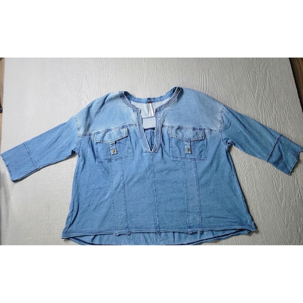 ♡Free‎ People Medium Wash Denim Look V-Neck Blouse Oversized Top Womens Size M